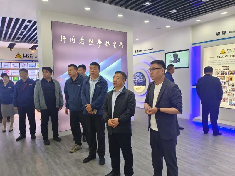 禹城领导莅临青岛力克川参观指导3.jpg 禹城领导莅临青岛力克川参观指导3.jpg