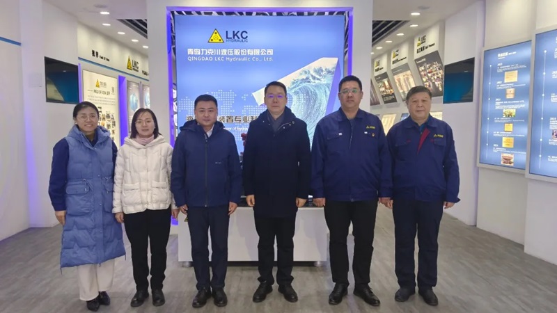 1735520375150289.jpg 高新区工委委员、管委副主任张建军一行莅临青岛力克川液压股份有限公司调研指导1.jpg