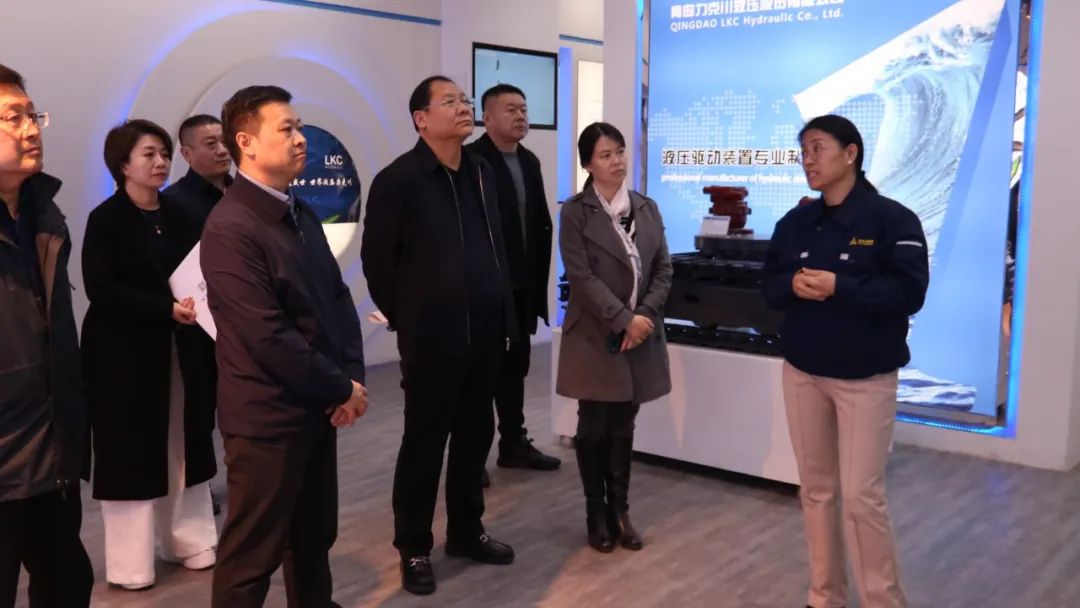 1741566661847063.jpg 区委统战部副部长郭可超一行莅临力克川液压参观指导1.jpg